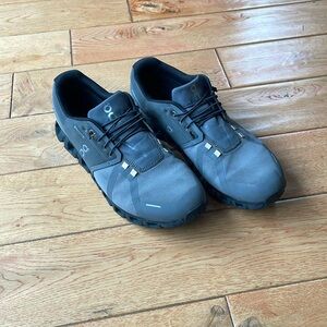 On cloud waterproof Men’s gray shoes size 12